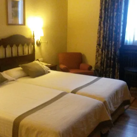 Hotel De 4*